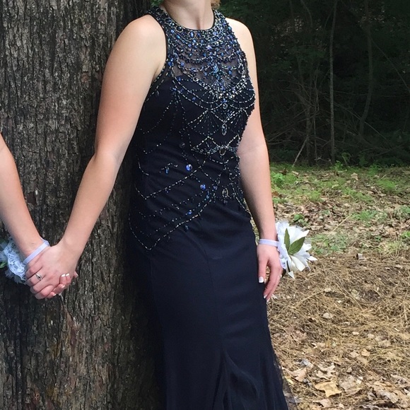 Size 6 Prom Dress - Picture 2 of 4